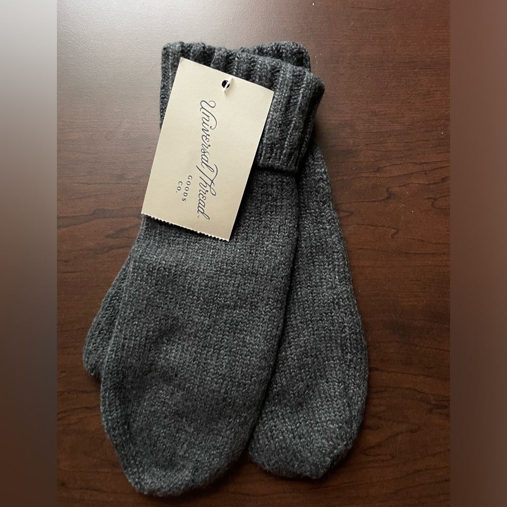 New! Universal Thread Mittens
